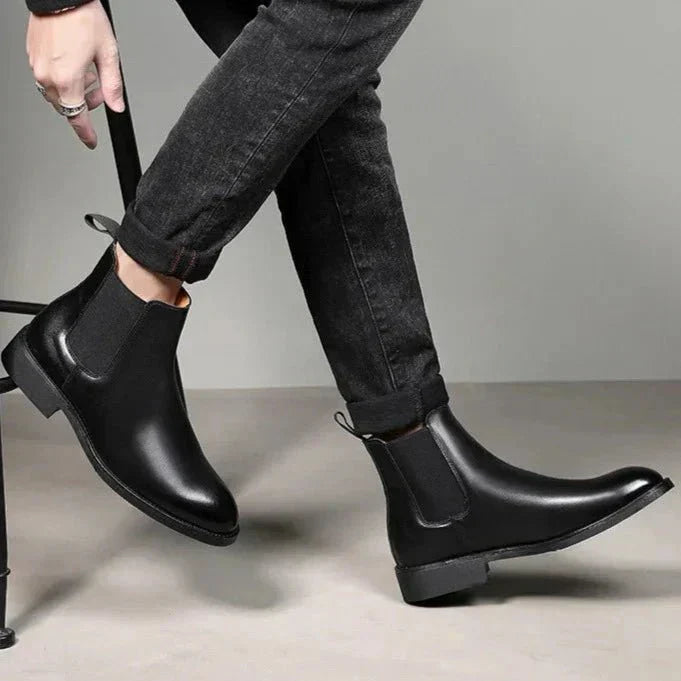 Bota Masculina de Couro Elegance - Conforto e Estilo para o Inverno